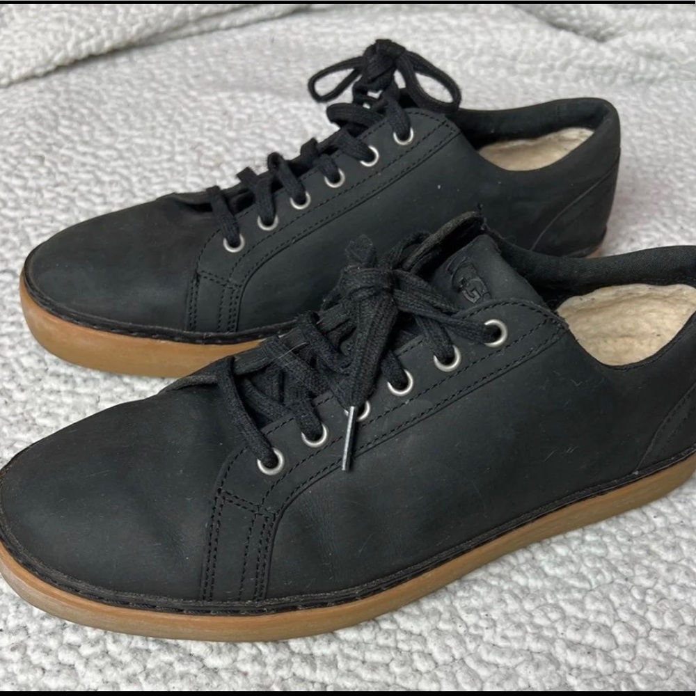 UGG Kolman Mens Leather sneakers size 8